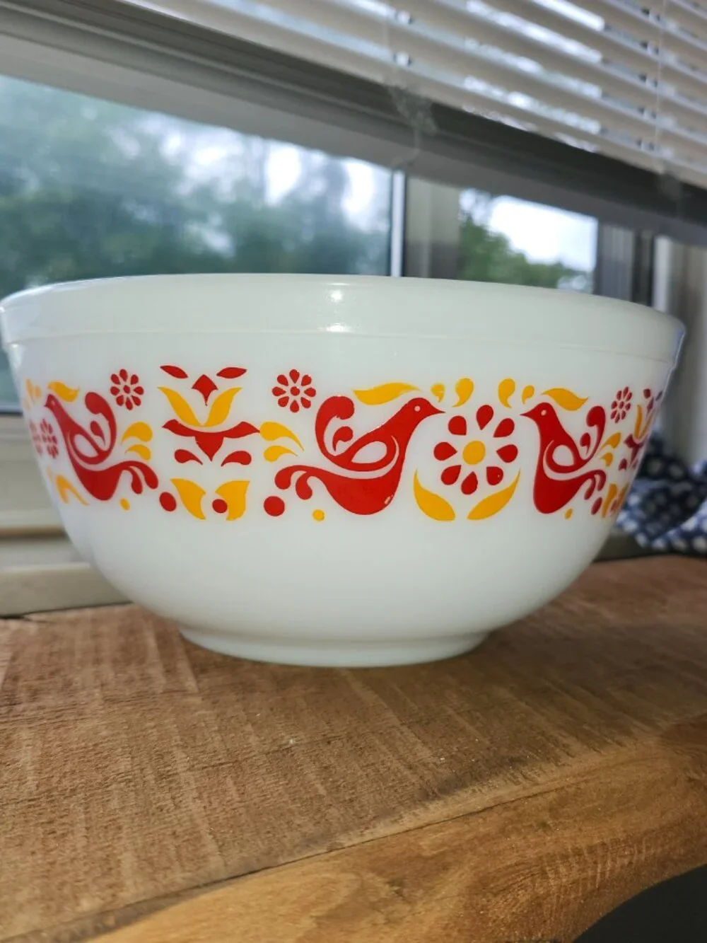 Pyrex friendship pattern various sizes and towel